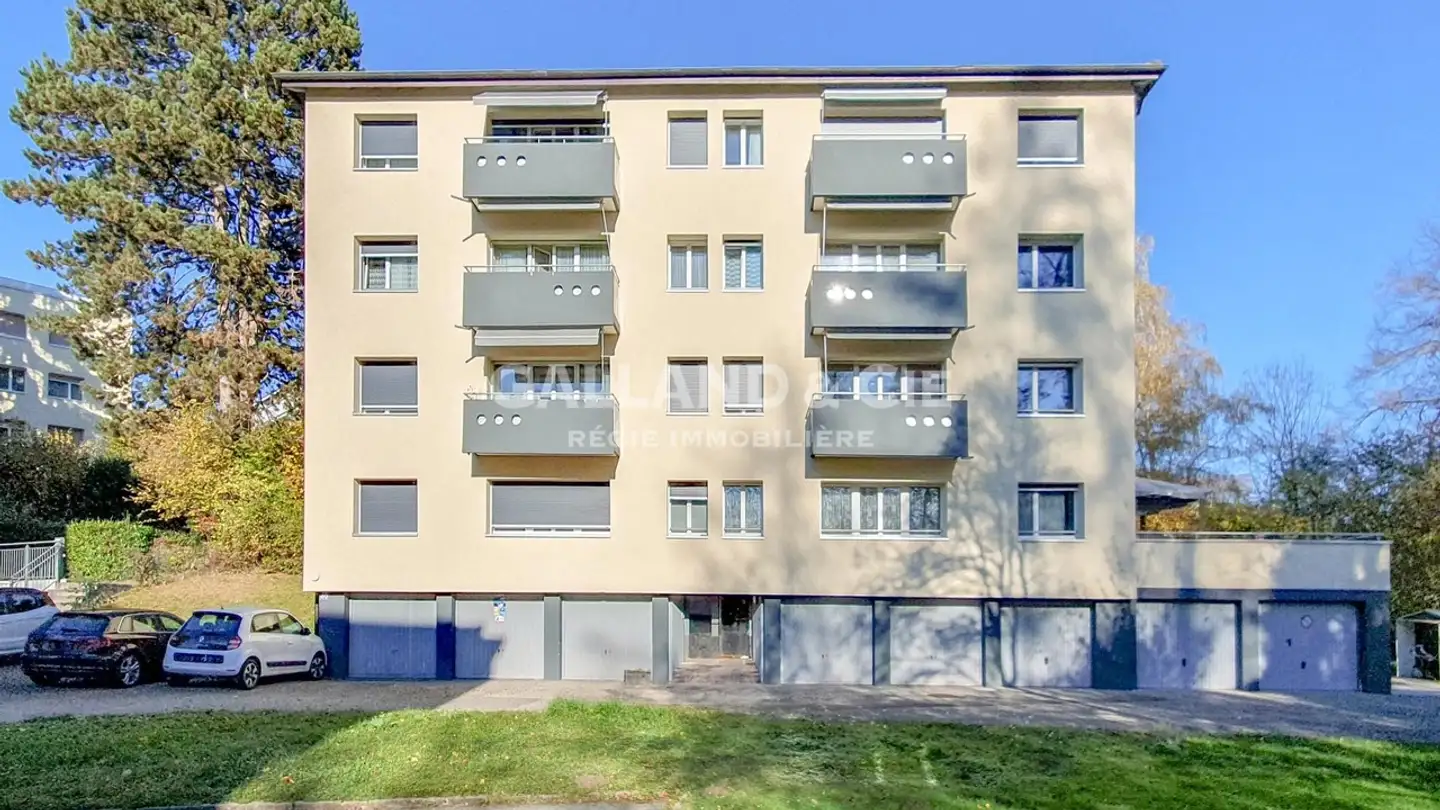 Place de parking extérieure à louer - Avenue Des Boveresses 30, 1010 Lausanne