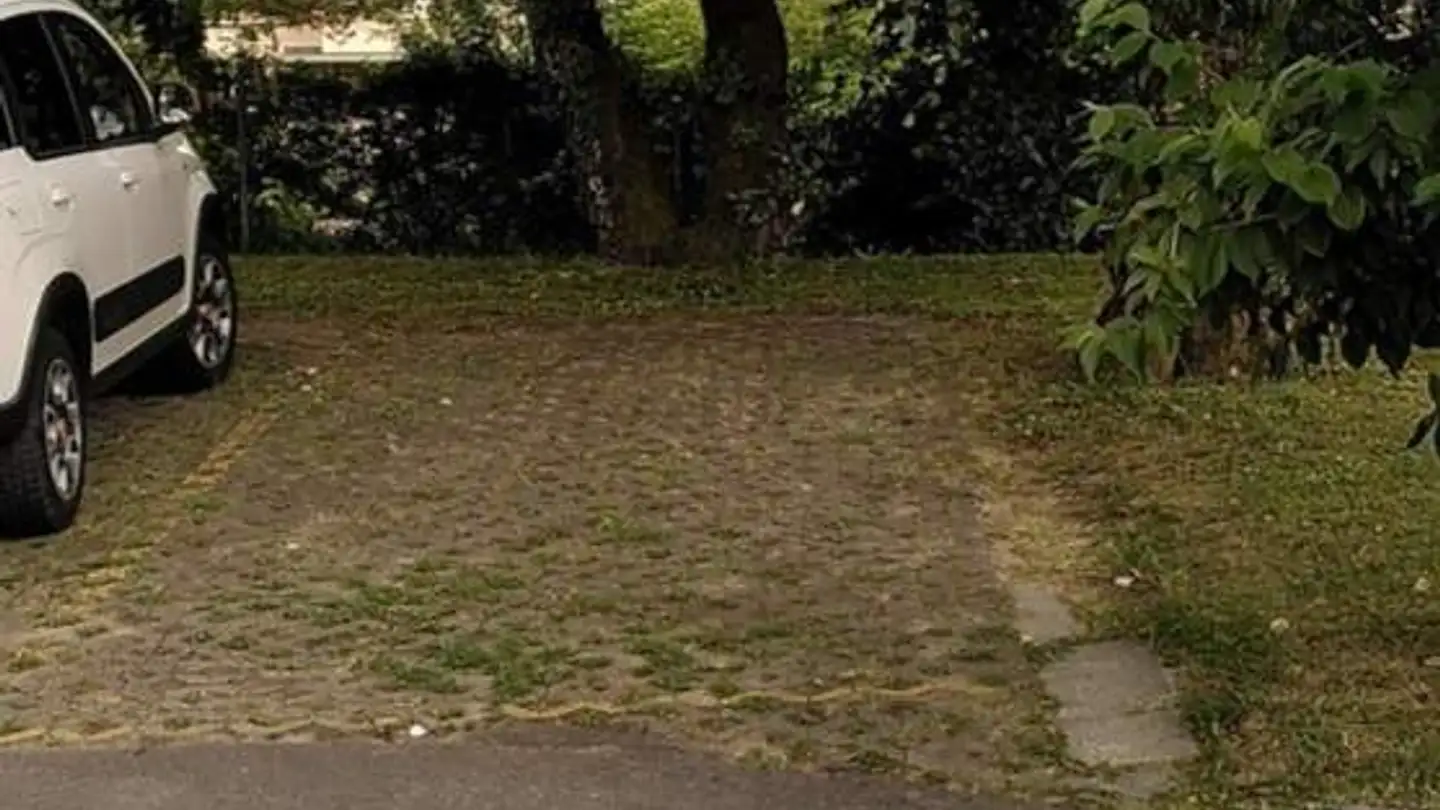 Outdoor parking space for rent - Avenue Montagibert 20b, 1005 Lausanne