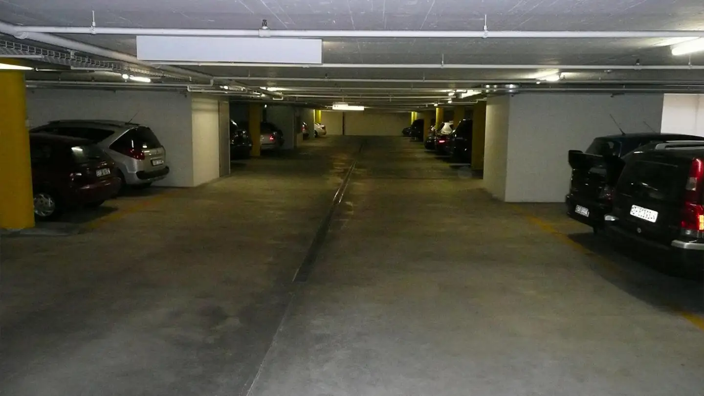 Place de parking souterraine à louer - Huobstrasse 4, 8808 Pfäffikon SZ