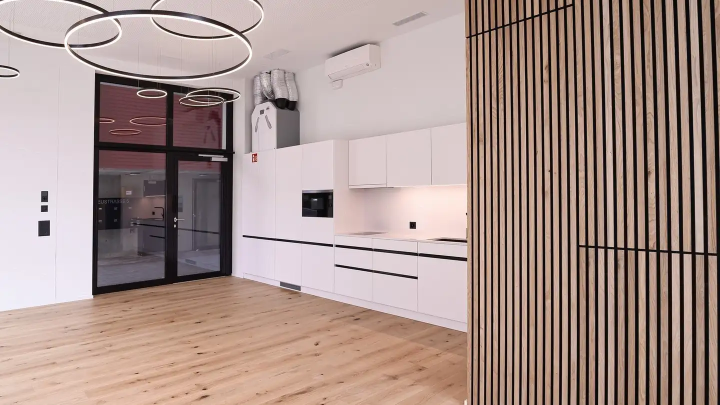 Commercial à louer - Eustrasse 7, 6313 Menzingen