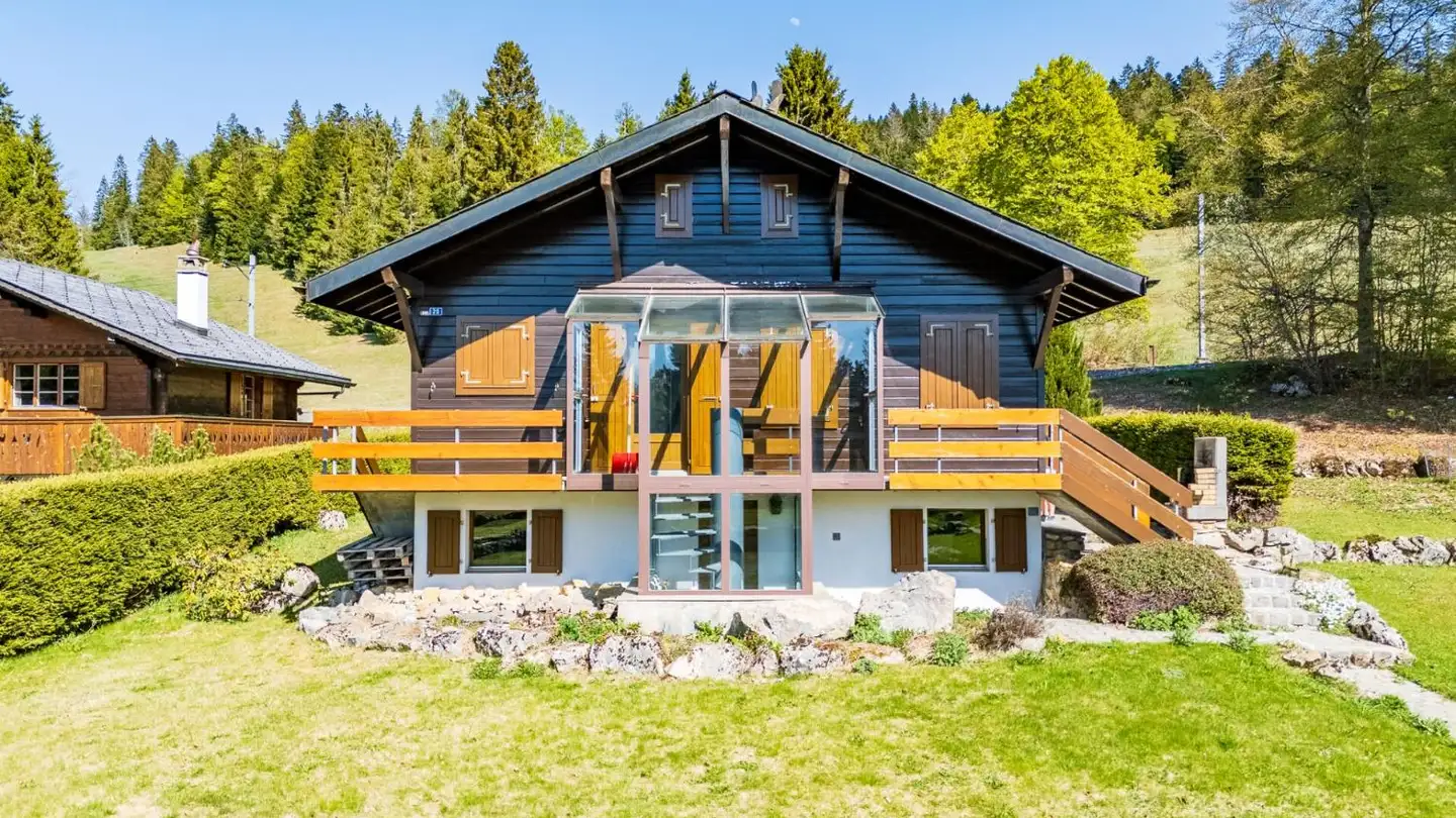 Chalet à vendre - 1265 La Cure