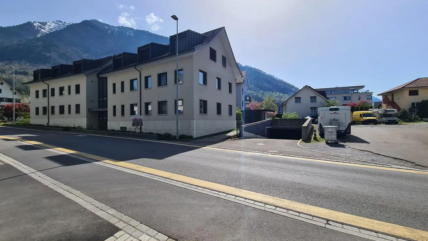 Place de parking souterraine à louer - Unterdorf 16, 8718 Schänis - Photo 2
