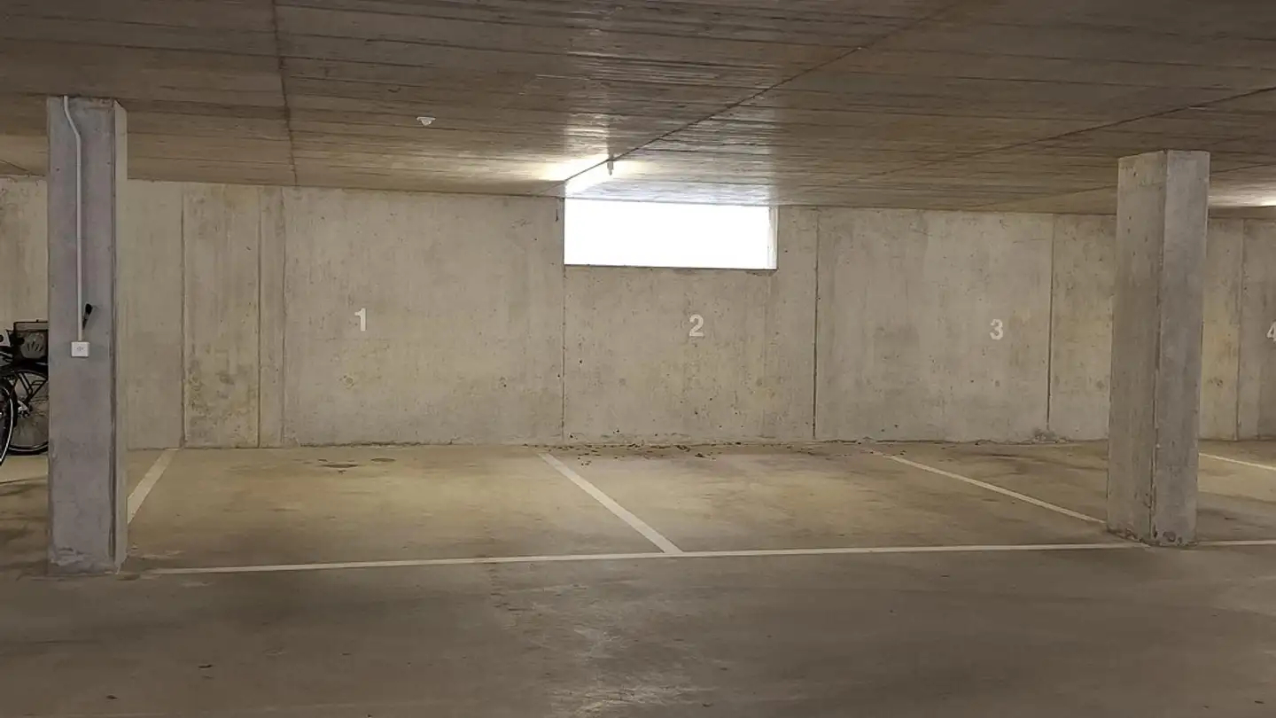 Tiefgaragenstellplatz mieten - Pappelweg 4a, 4950 Huttwil