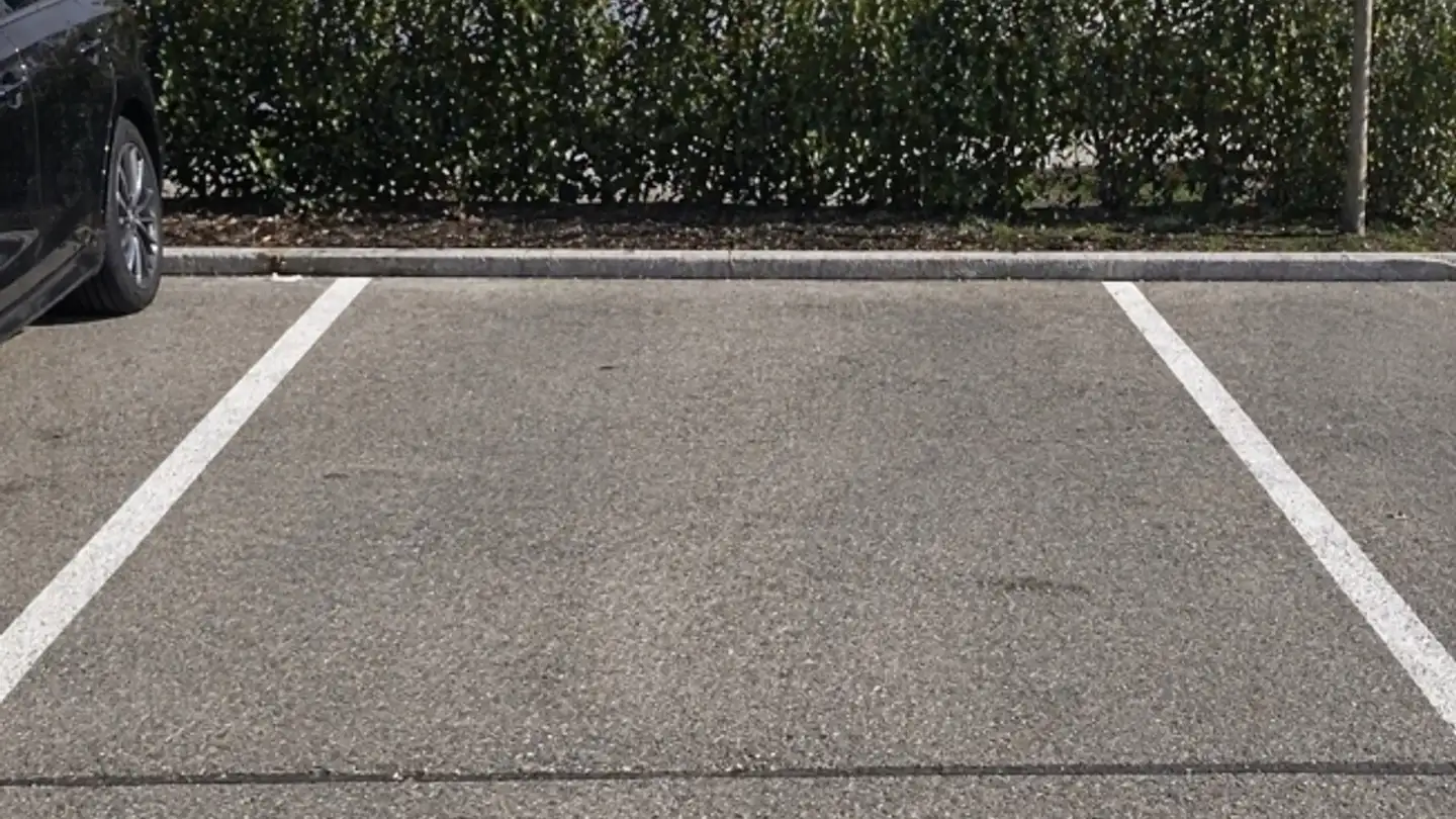 Outdoor parking space for rent - Avenue Du Grey 76, 1018 Lausanne