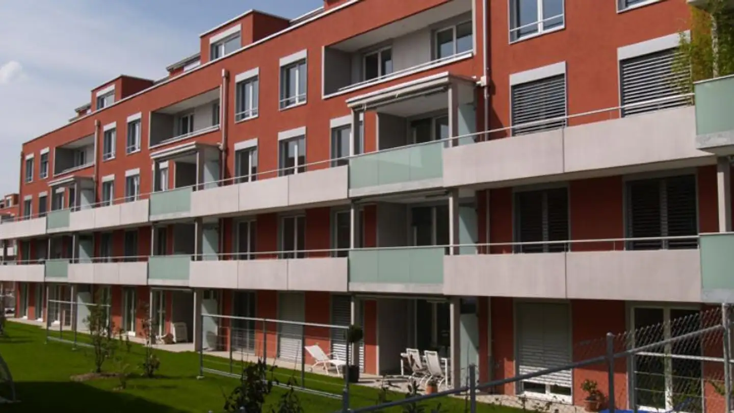 Tiefgaragenstellplatz mieten - Richterwis 2, 8303 Bassersdorf