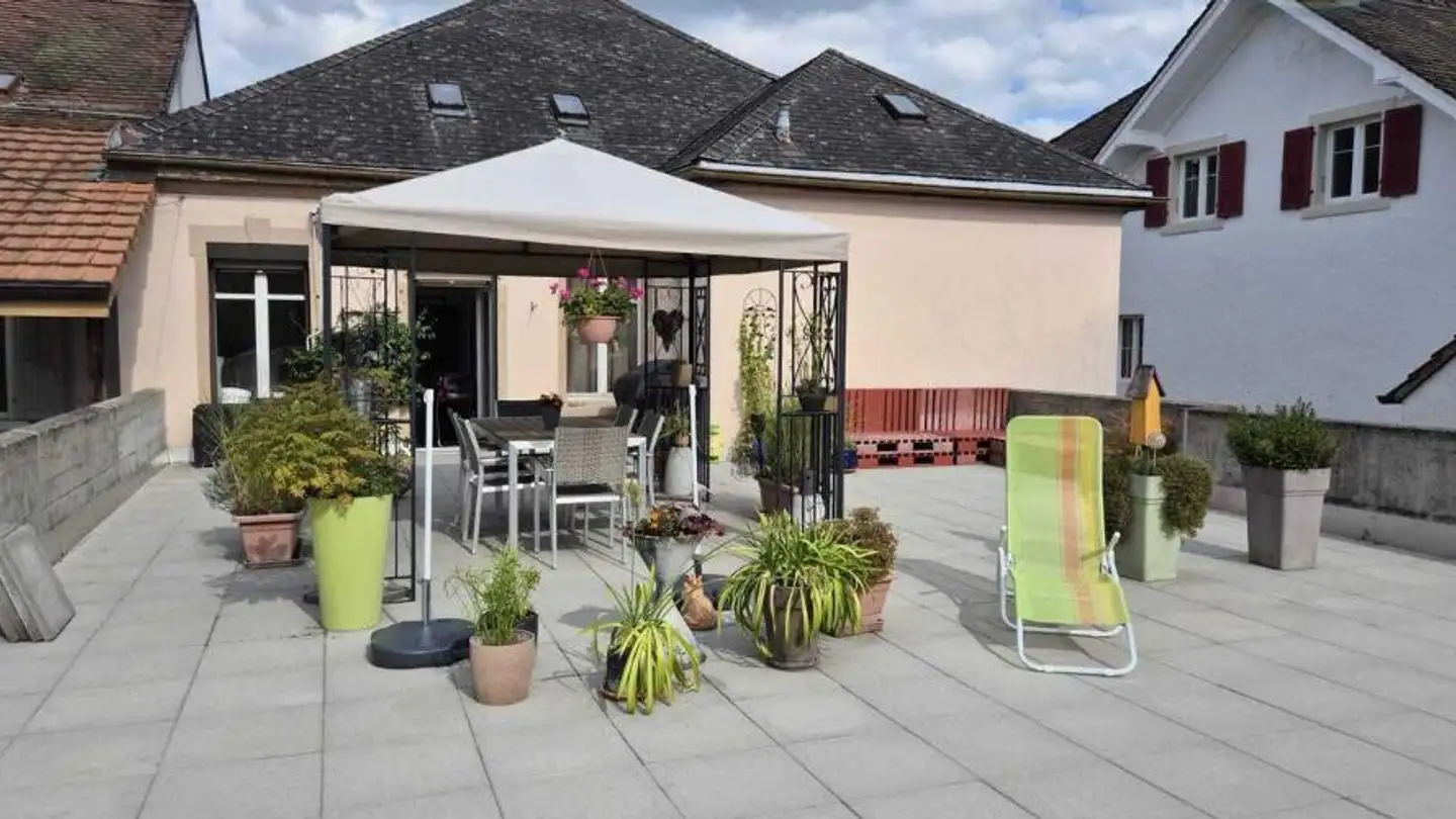 Mixed-use building for sale - 2854 Bassecourt