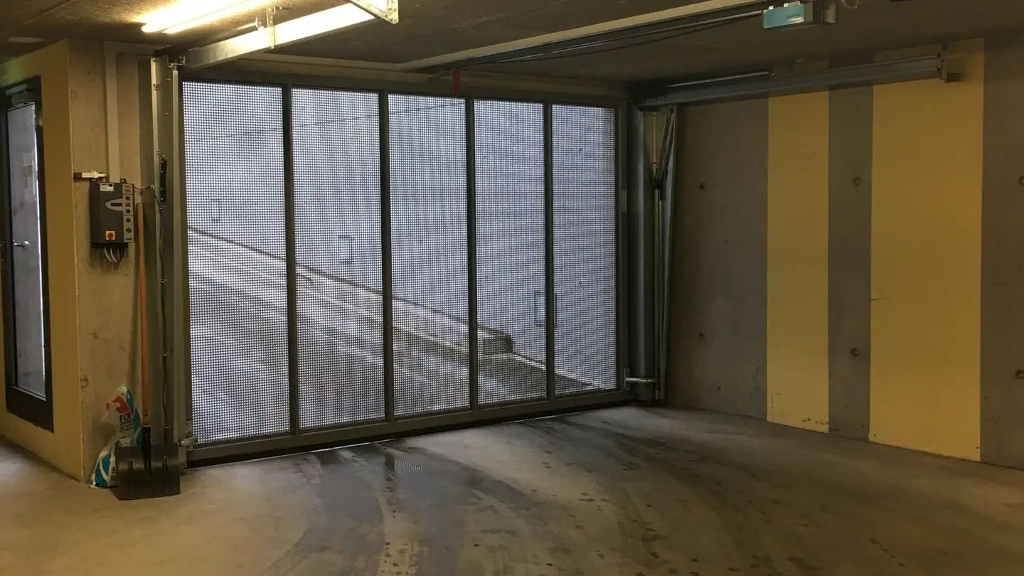 Parcheggio sotterraneo in affitto - Landstrasse 51, 8750 Glarus - Photo 2