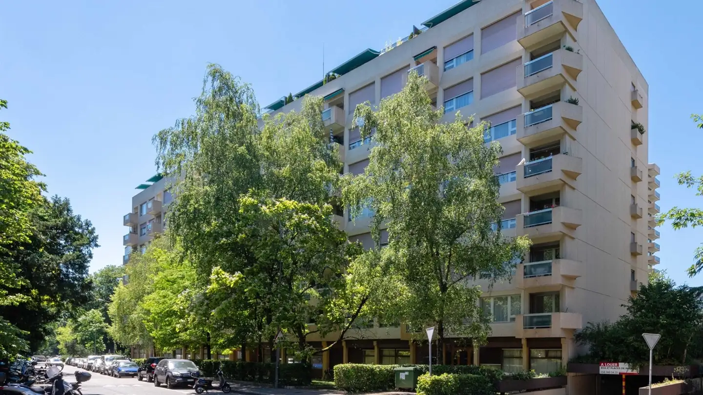 Outdoor parking space for rent - 1202 Genève