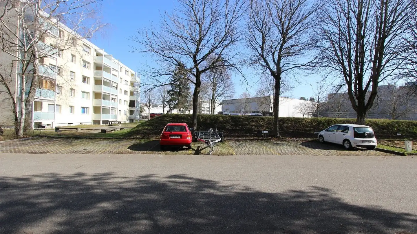 Place de parking extérieure à louer - Föhrenweg 3, 2560 Nidau