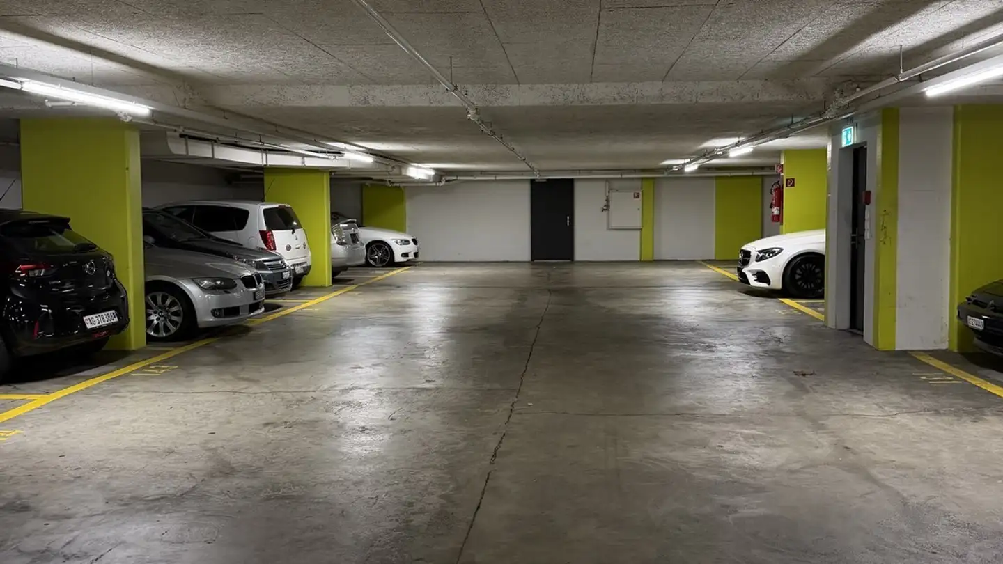 Outdoor parking space for rent - Shopping-Center 7, 8957 Spreitenbach