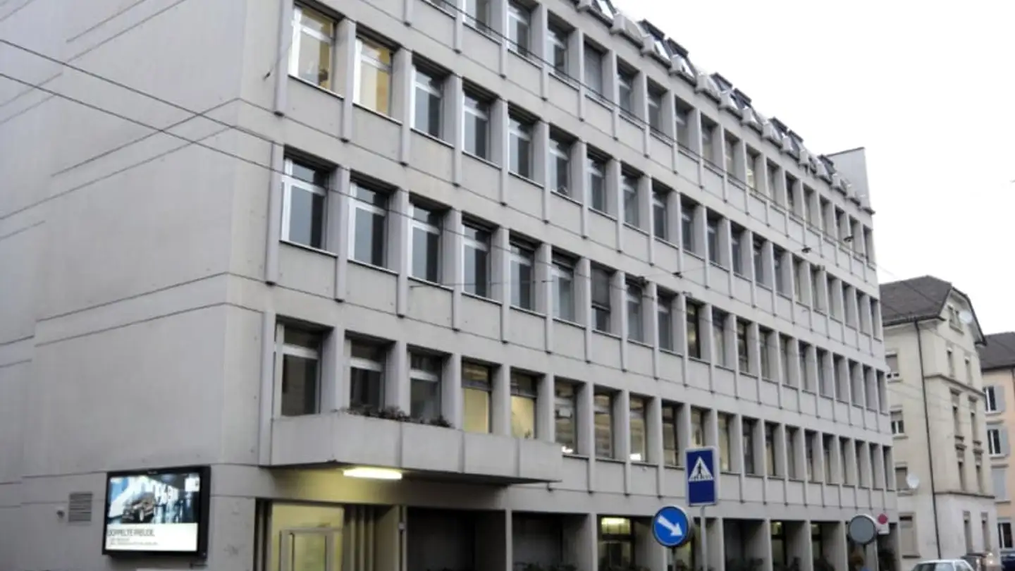 Place de parking extérieure à louer - Feldstrasse 133, 8004 Zürich