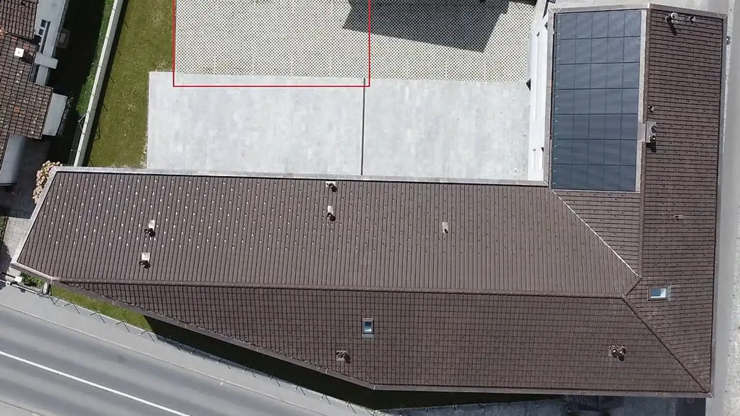 Place de parking extérieure à louer - Via Cantonale 169, 6537 Grono