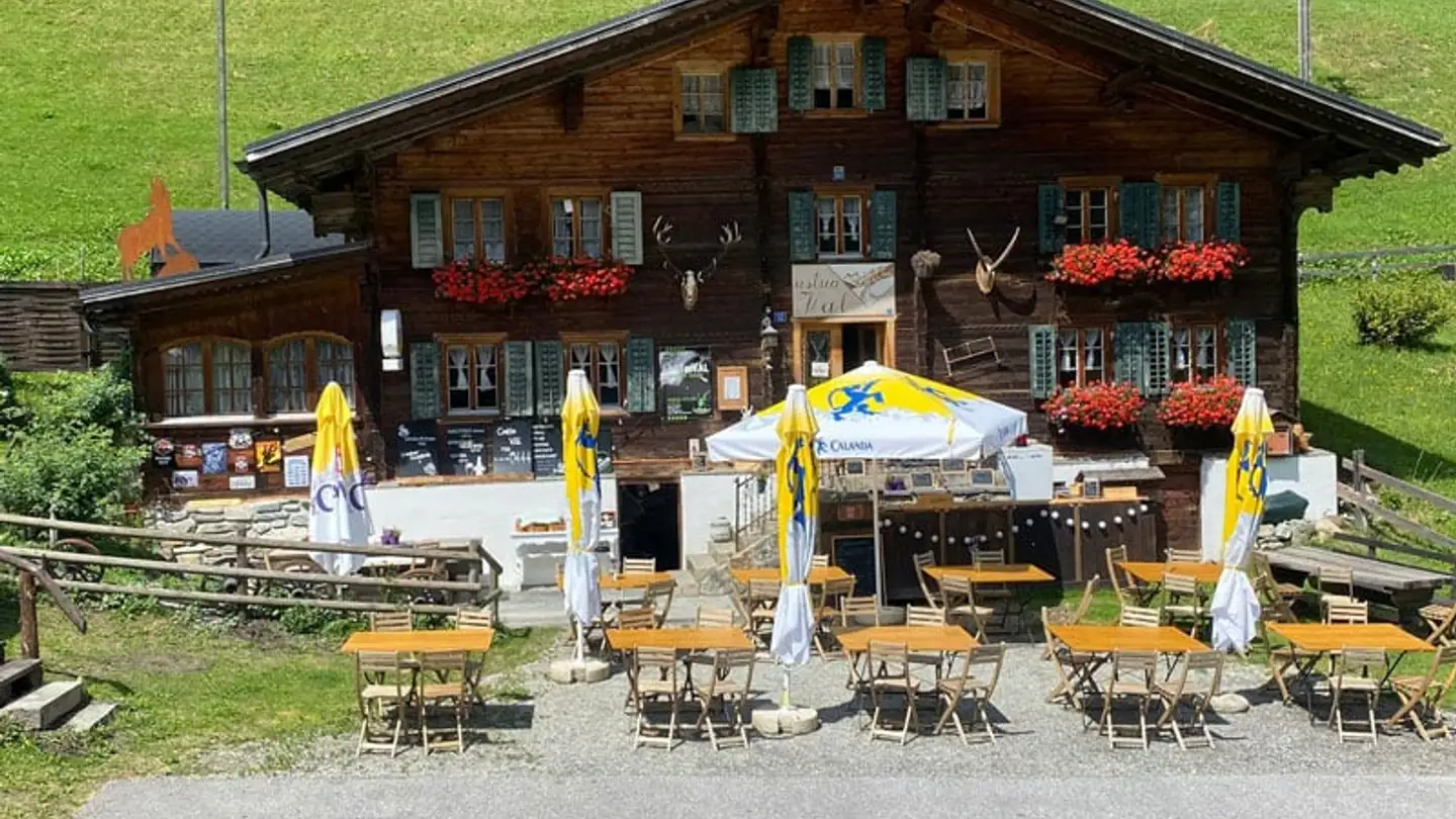 Hôtel à vendre - 7173 Surrein