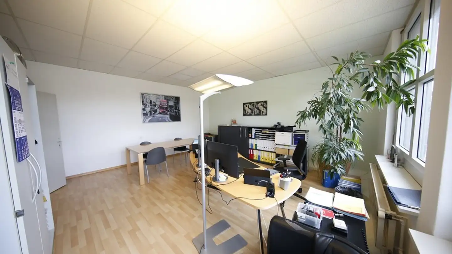 Commercial à louer - Picardiestrasse 3, 5040 Schöftland