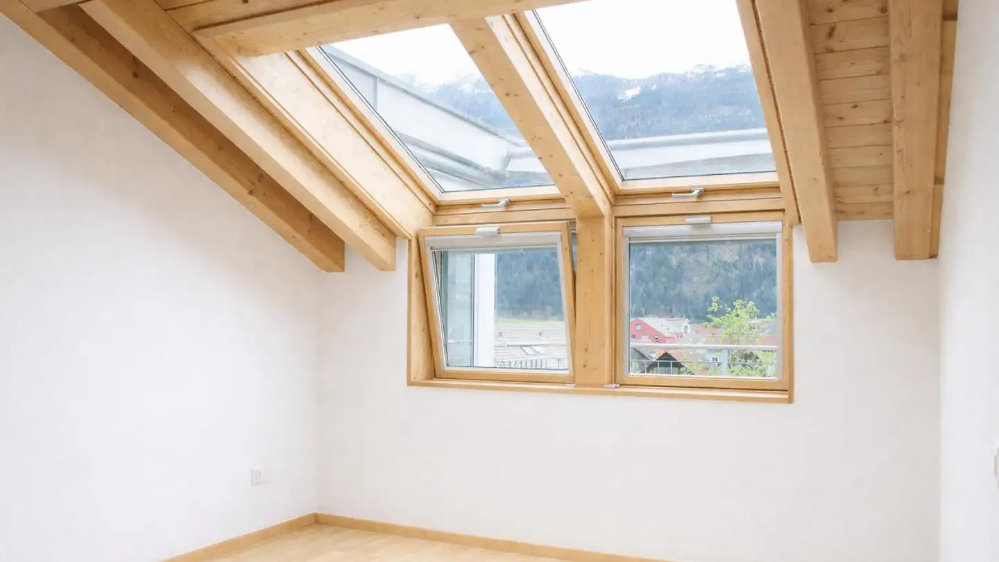 Attique à louer - Gassa Sutò 1, 7013 Domat/Ems - Photo 2