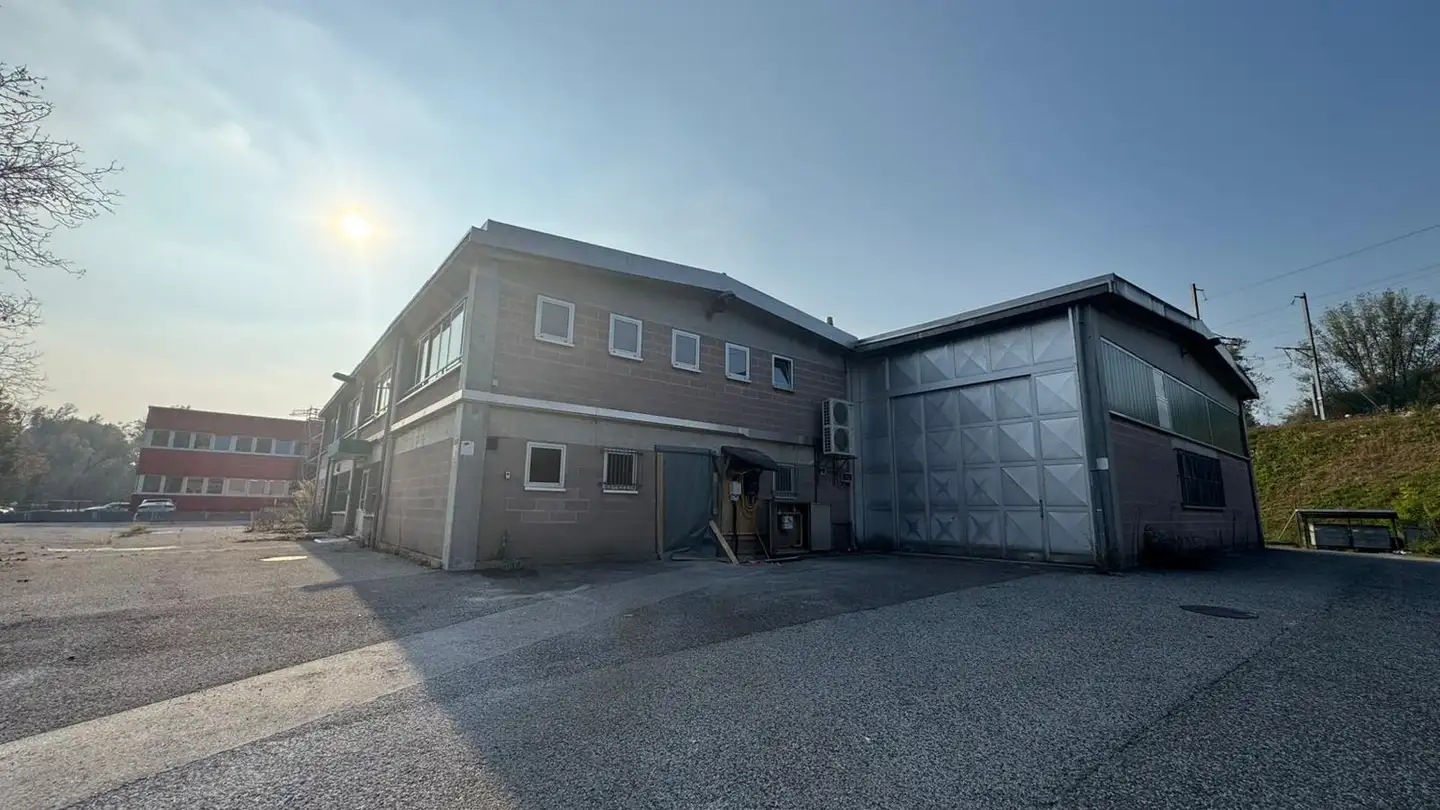 Usine à louer - 6853 Ligornetto
