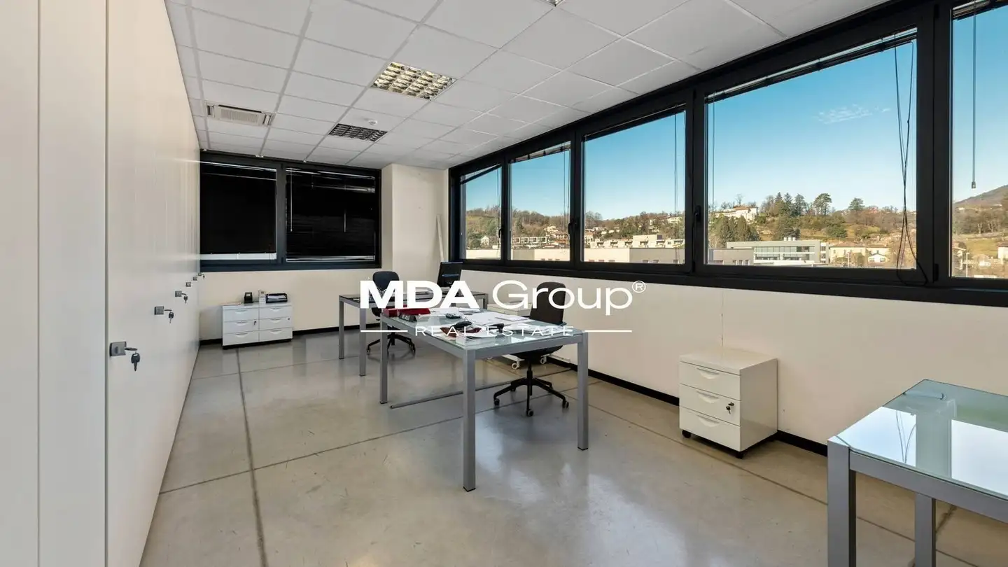 Bürofläche mieten - Via Cantonale, 6855 Stabio