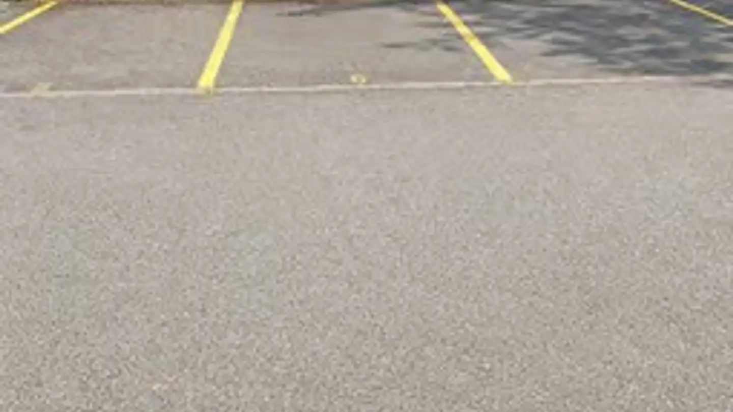 Parkplatz im Freien mieten - Ueberlandstrasse 457, 8051 Zürich