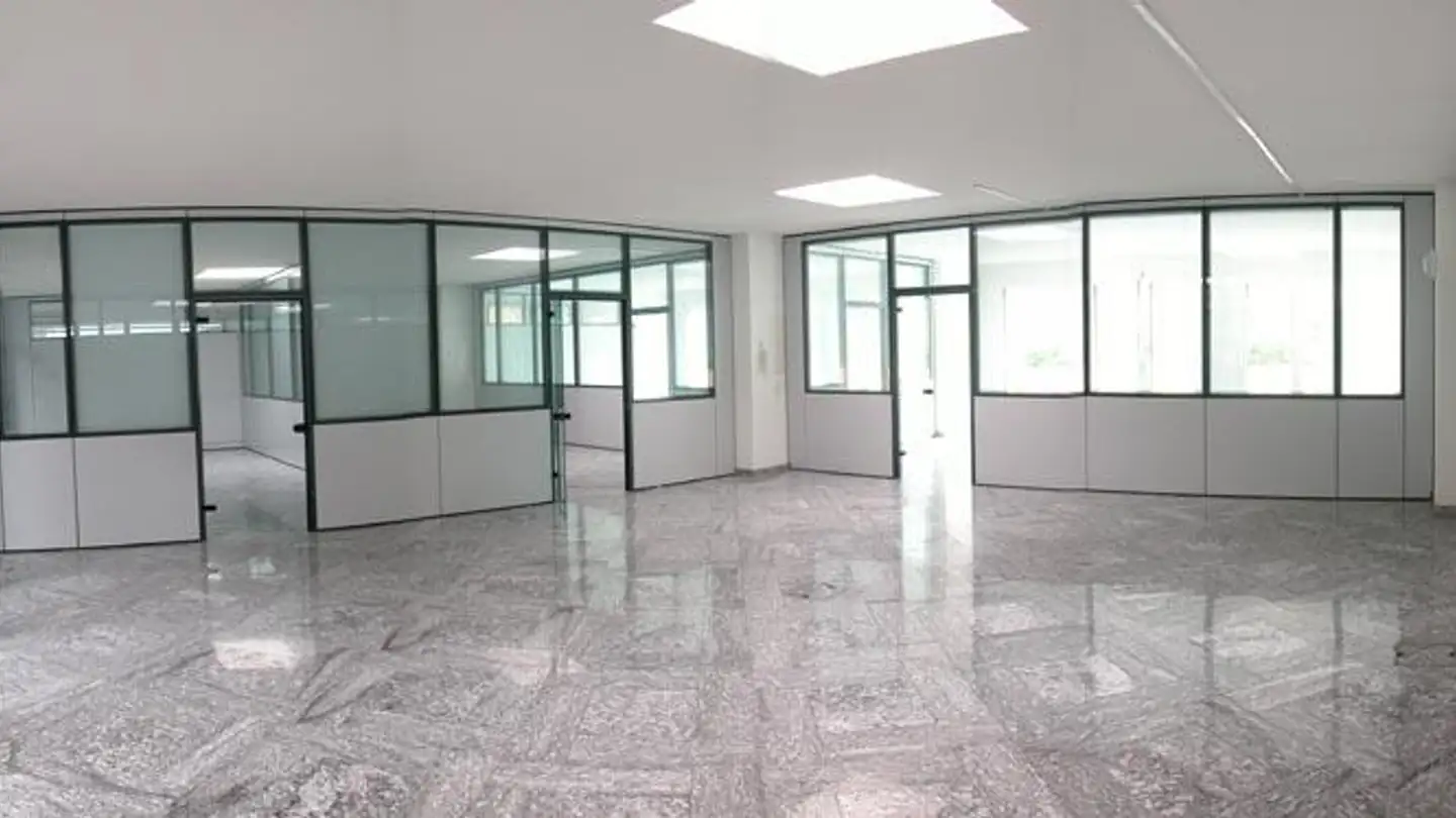 Spazio ufficio in affitto - Kantonsstrasse 57, 3930 Eyholz - Photo 2