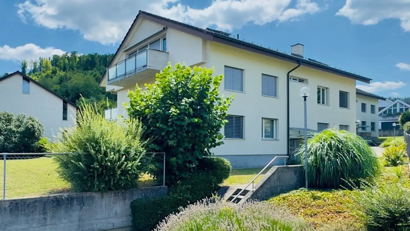 Tiefgaragenstellplatz mieten - Hauptstrasse 9, 4147 Aesch BL