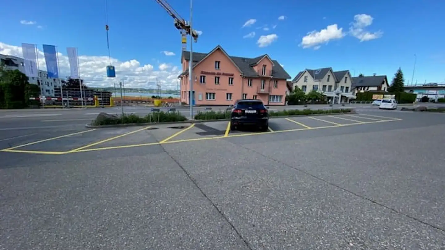 Place de parking extérieure à louer - Churerstrasse 120, 8808 Pfäffikon SZ