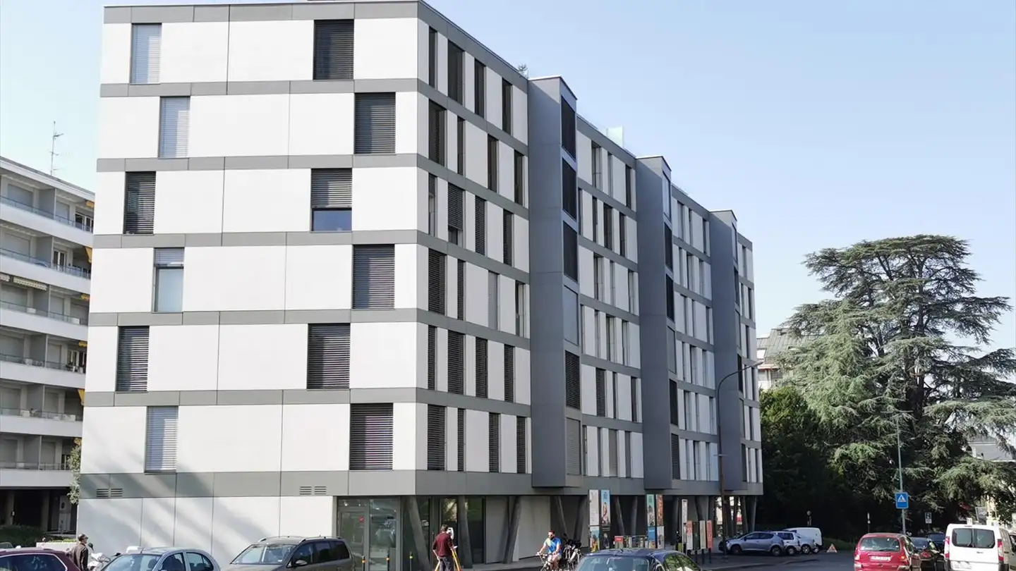 Indoor motorbike parking space for rent - Route De Frontenex 60, 1207 Genève