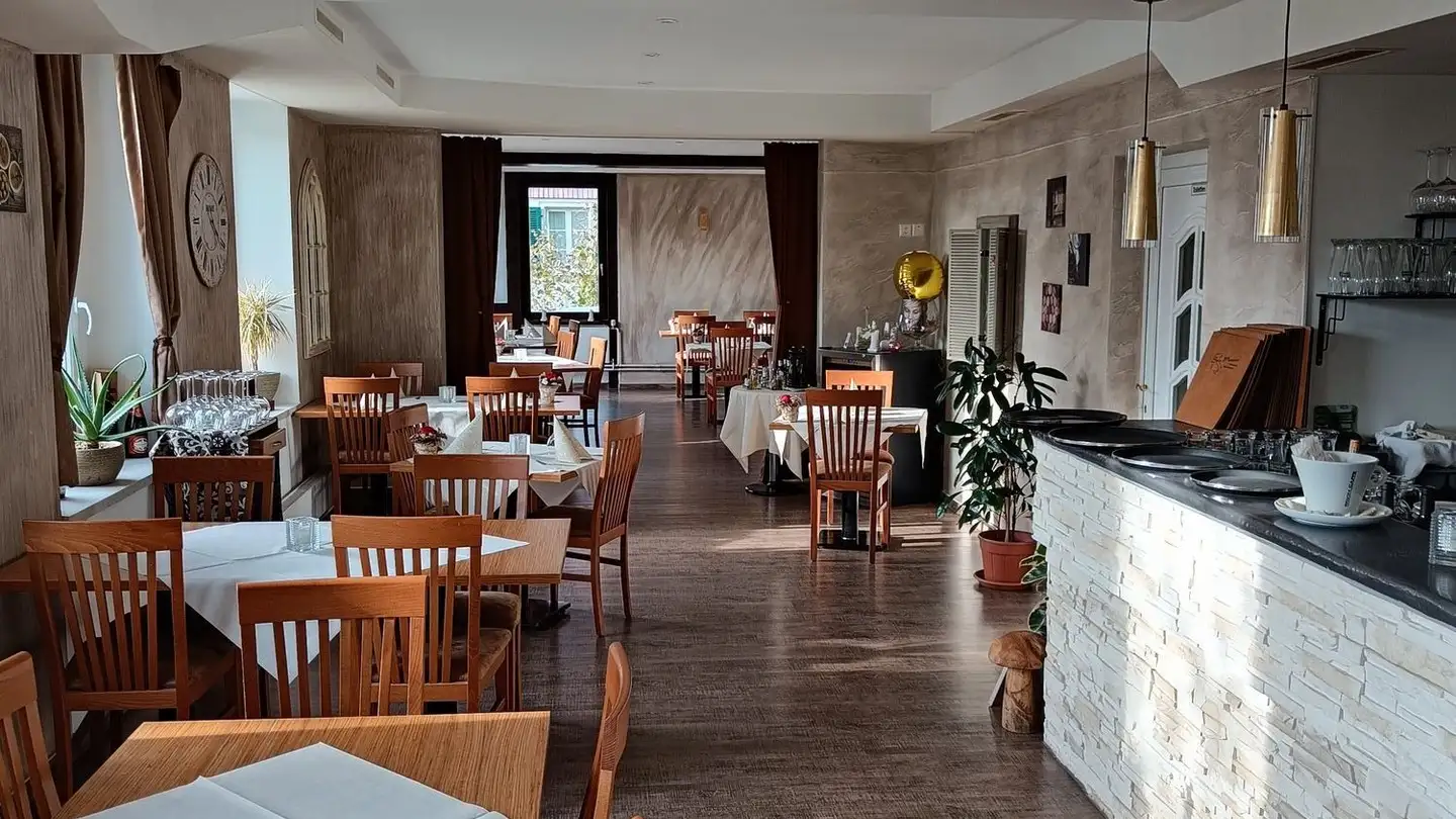 Restaurant for rent - Rheinfallweg 10, 8447 Dachsen