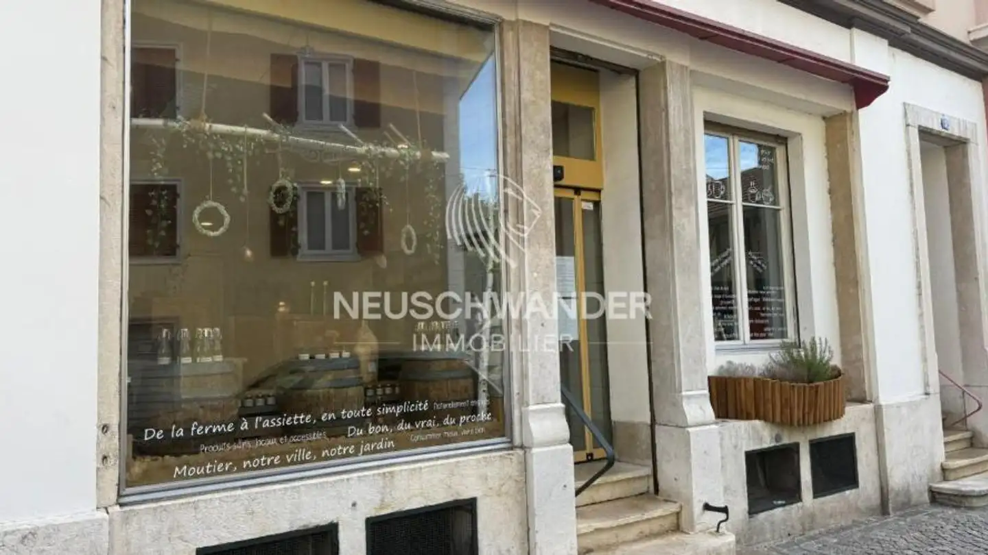 Mixed-use building for sale - 2740 Moutier - Photo 3
