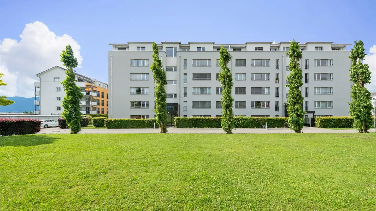 Place de parking couverte à louer - Blumenaustrasse, 8645 Jona