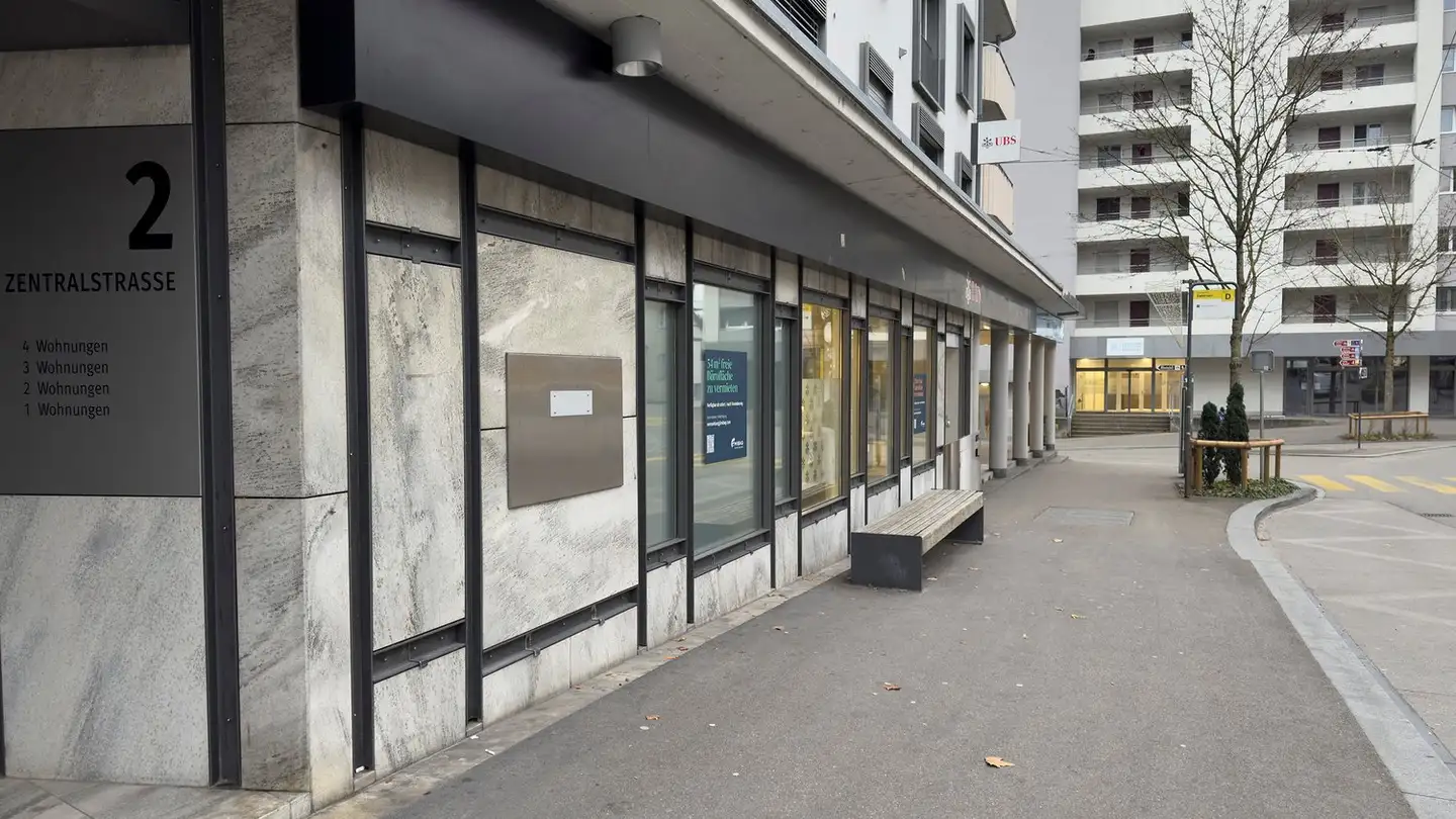 Commerciale in affitto - Zentralstrasse 2, 8212 Neuhausen am Rheinfall - Photo 2
