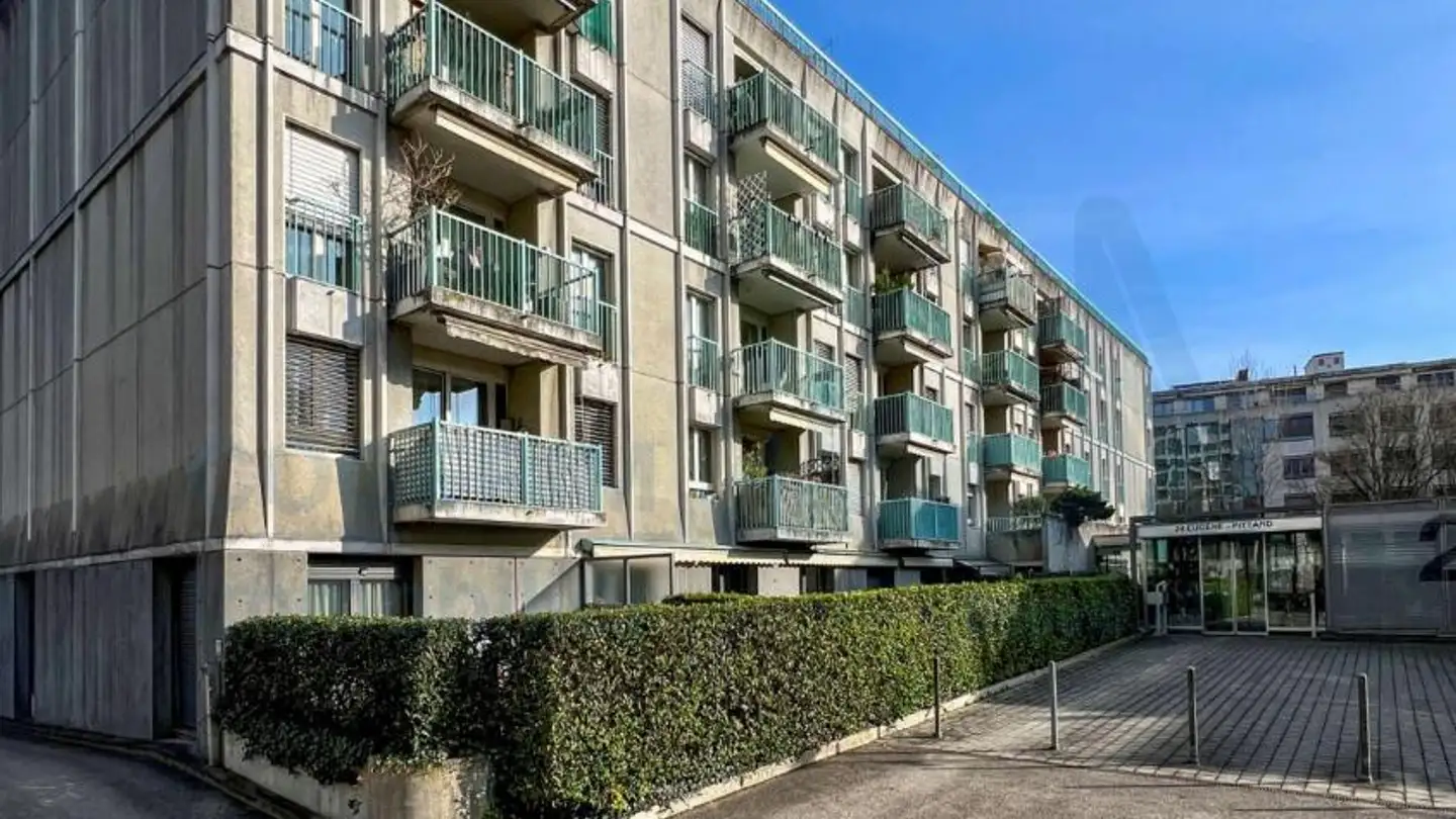 Place de parking souterraine à louer - 1206 Genève