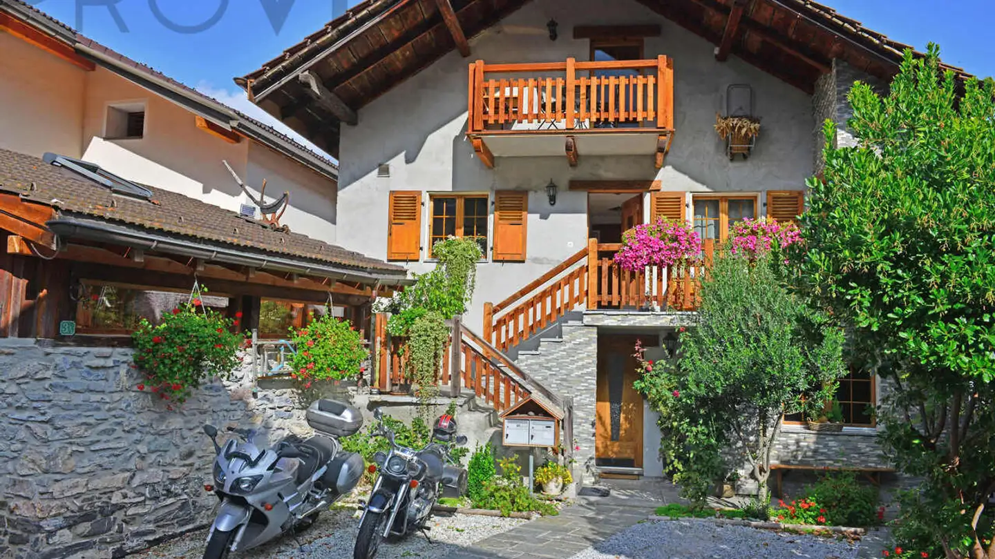 Residential building for sale - 3966 Chalais