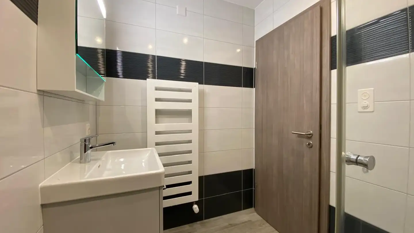 Appartement à louer - Route Du Château 23, 1566 St-Aubin FR - Photo 4