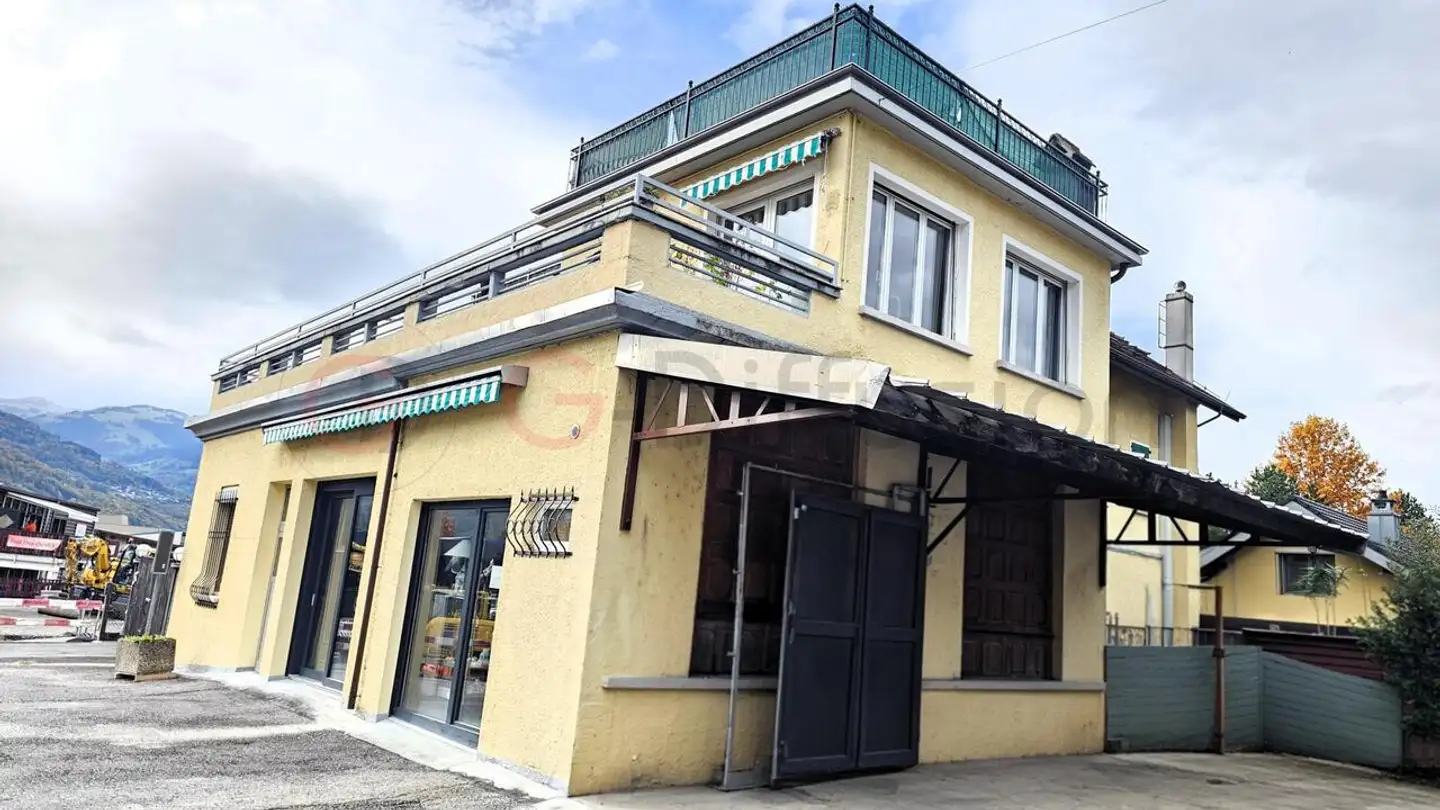 Mixed-use building for sale - 1880 Bex