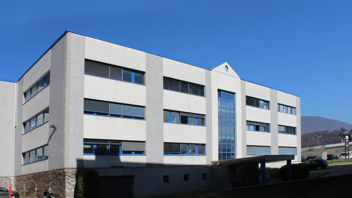 Office space for rent - Via Cantonale 2b, 6928 Manno