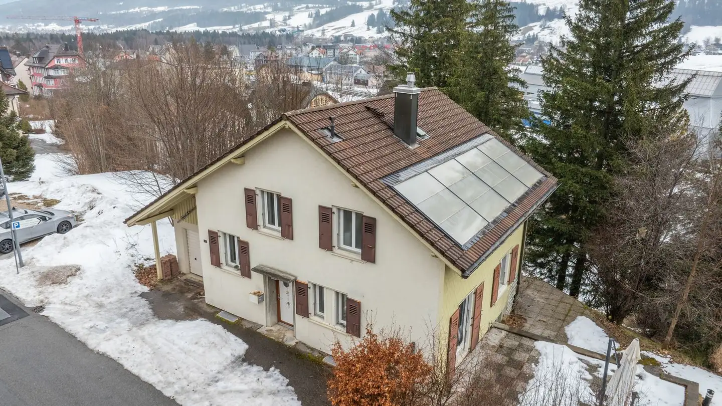 Single house for sale - 1347 Le Sentier