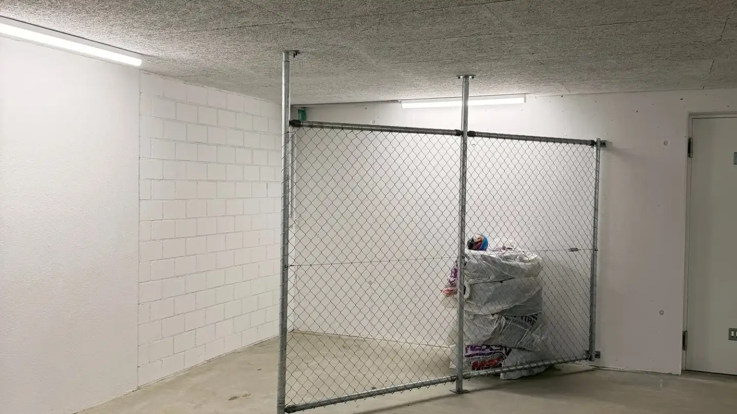 Indoor motorbike parking space for rent - Talstrasse 26, 5037 Muhen
