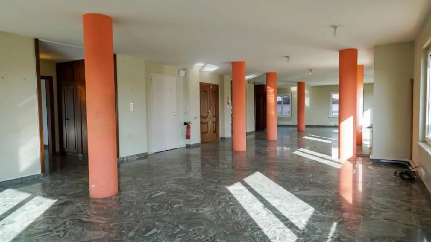 Office space for rent - 1073 Savigny