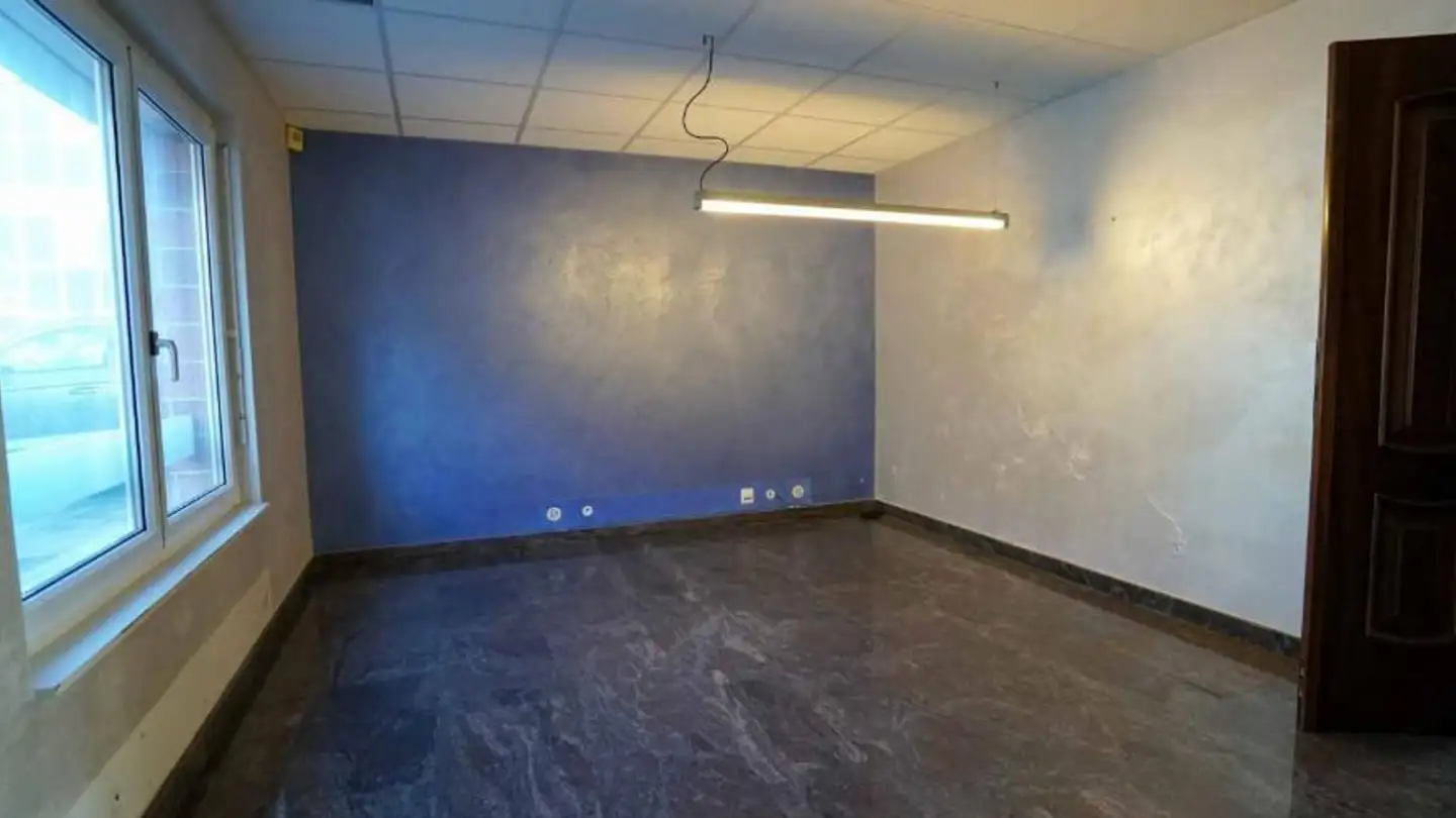 Office space for rent - 1073 Savigny - Photo 2