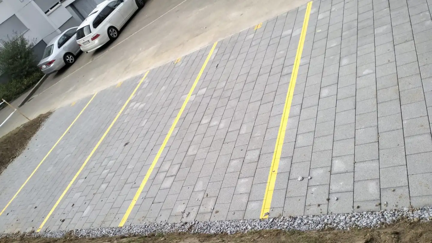 Place de parking extérieure à louer - Oberriedenstrasse 30a, 5412 Gebenstorf - Photo 2