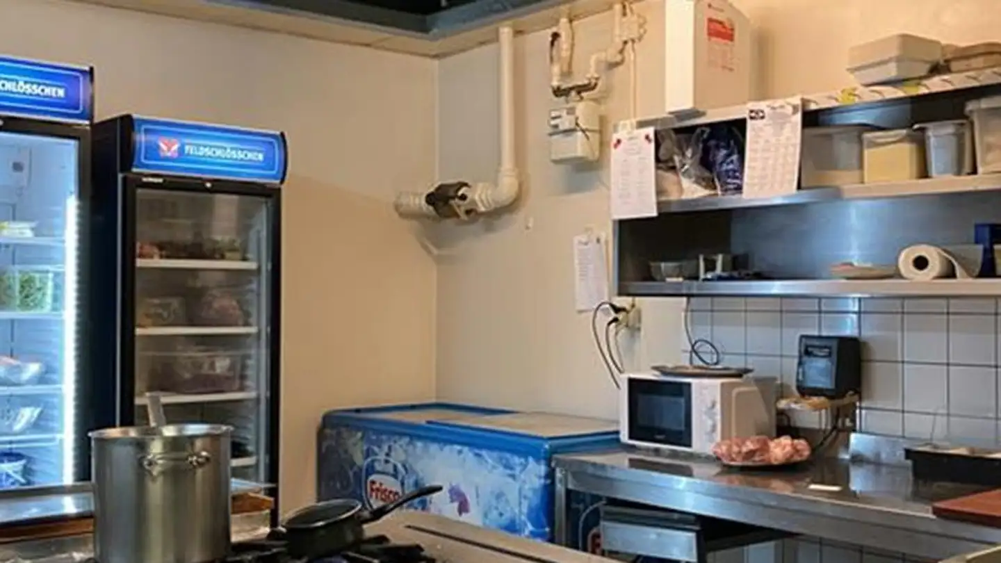 Mixed-use building for rent - Rue Des Musées, 2300 La Chaux-de-Fonds