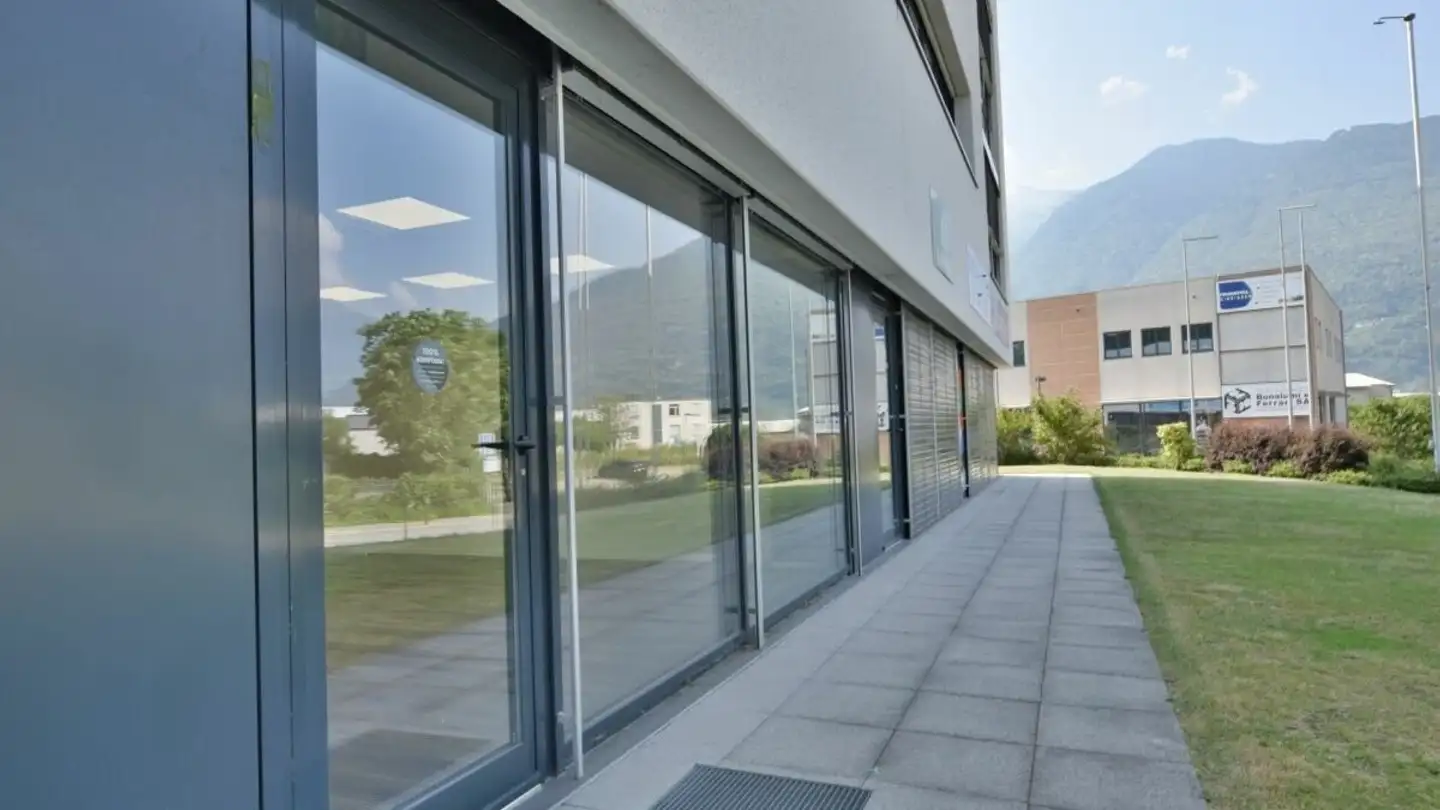 Magasin à louer - Via Campagna 5a, 6512 Giubiasco