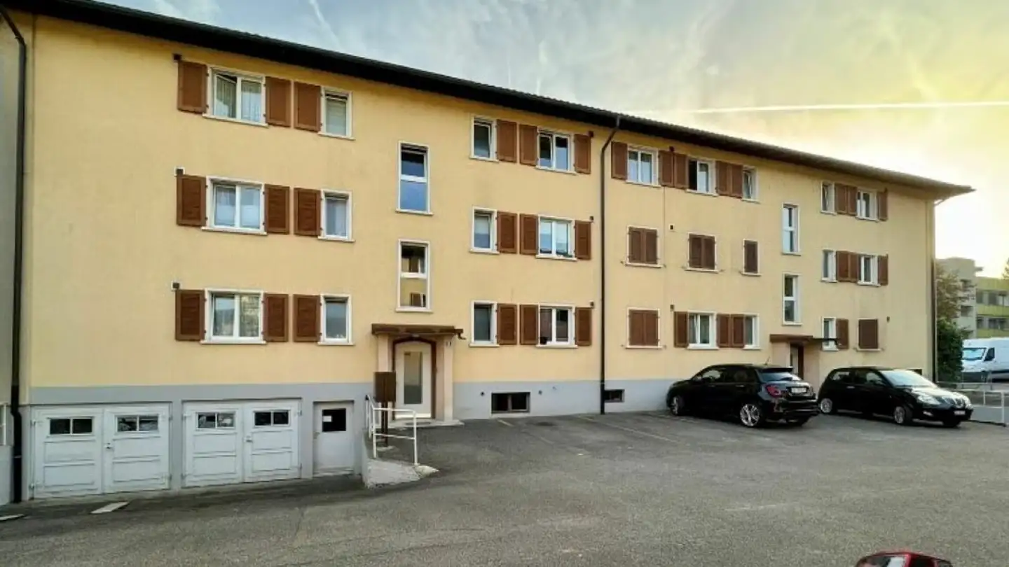 Place de parking extérieure à louer - Bifangstrasse 10, 4153 Reinach BL