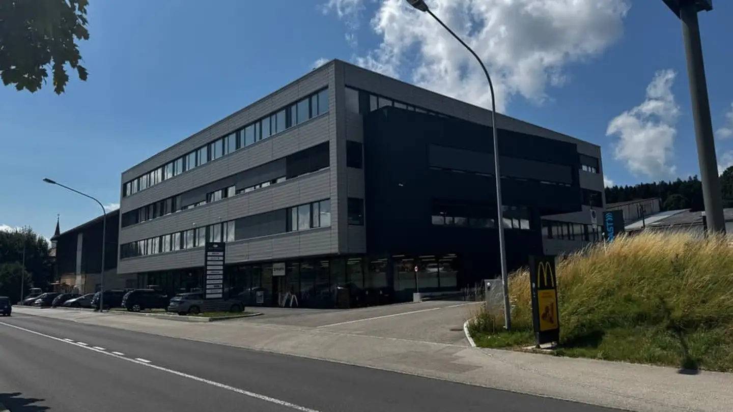 Commerciale in affitto - Boulevard Des Eplatures 64, 2300 La Chaux-de-Fonds