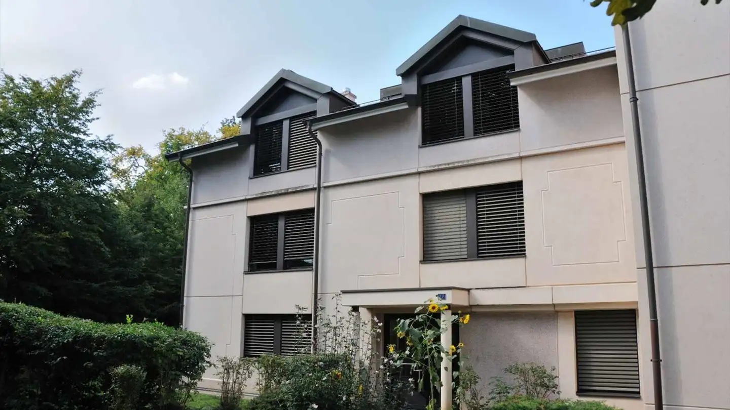 Indoor motorbike parking space for rent - Chemin Charles- Poluzzi 17, 1227 Carouge GE