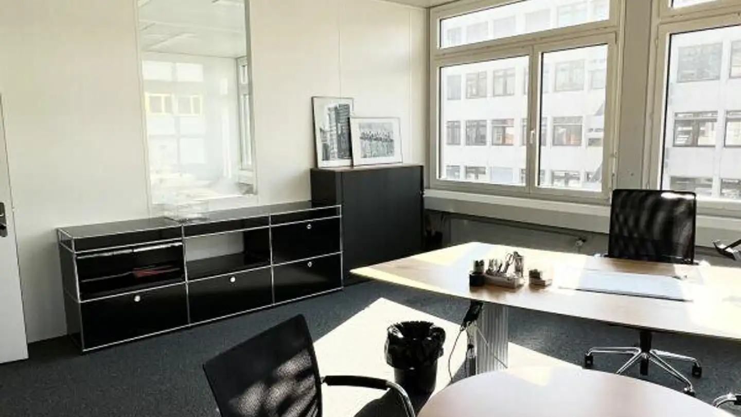 Bureau à louer - Industriestrasse 25, 8604 Volketswil