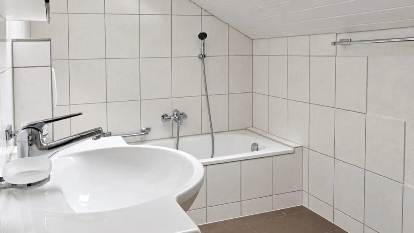 Dachgeschosswohnung mieten - Landstrasse 18, 8112 Otelfingen - Foto 3