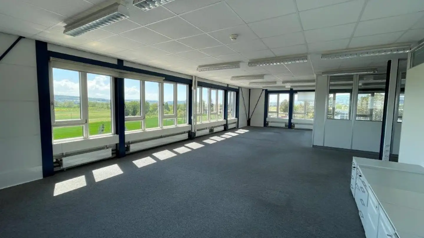 Commerciale in affitto - Robert Mathys-Strasse 5, 2544 Bettlach