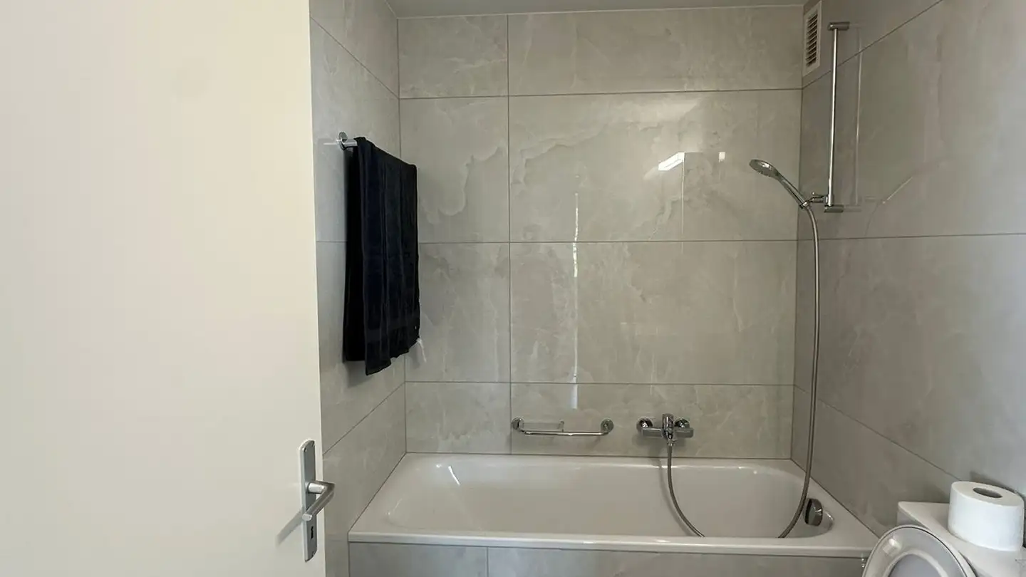 Chambre à louer - Rue Des Battieux 15, 2000 Neuchâtel - Photo 2