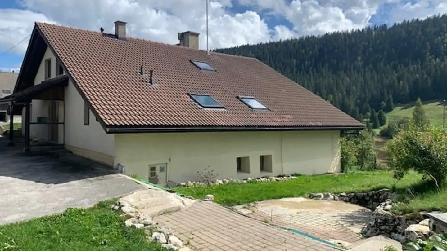 Edificio residenziale in vendita - Mont-Des-Verrières, 2126 Les Verrières